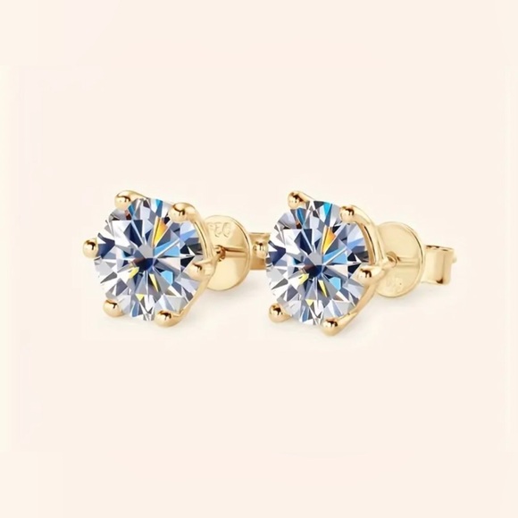18K Gold Sparkling 0.5 Carat Diamond Moissanite Stud Earrings